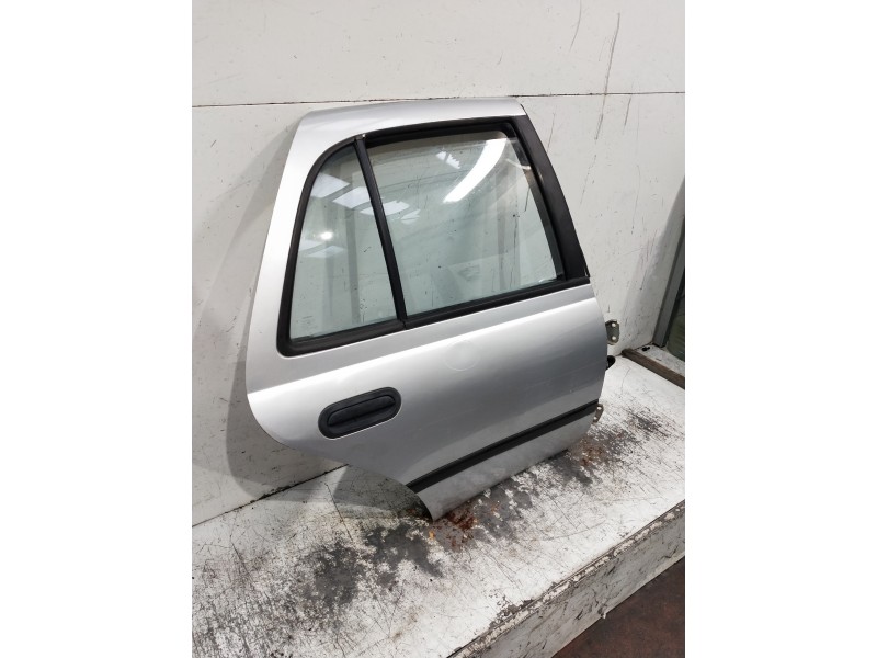 Recambio de puerta trasera derecha para nissan sunny berlina (n14) referencia OEM IAM   4P