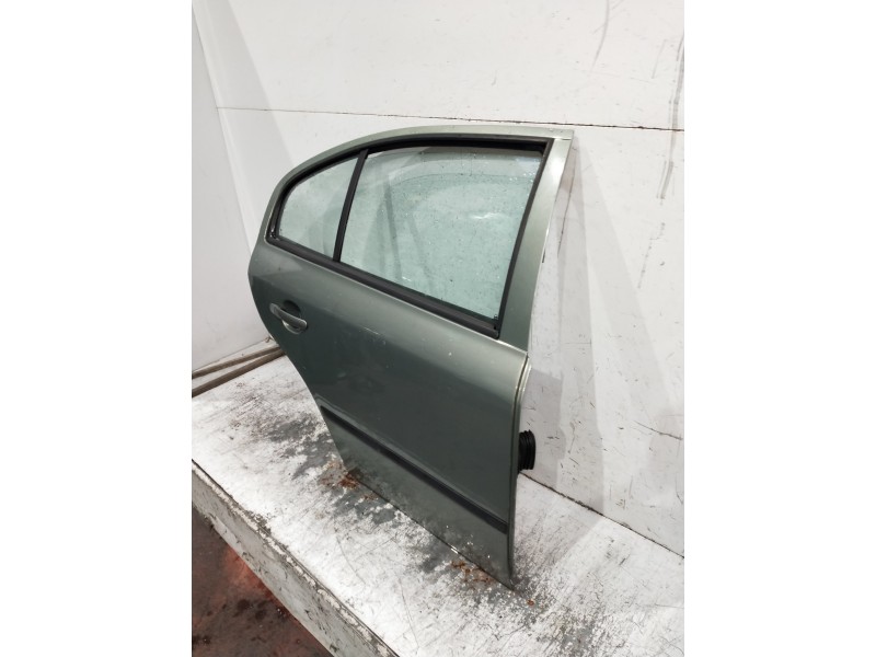 Recambio de puerta trasera derecha para skoda octavia berlina (1u2) referencia OEM IAM   5P