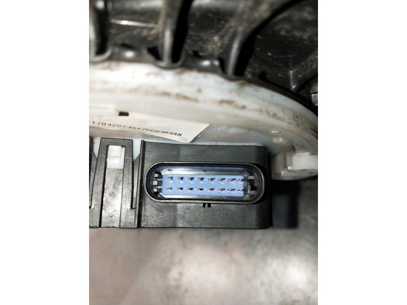 Recambio de deposito combustible para audi a4 avant (8w5) sport edition quattro referencia OEM IAM 8W0131878AM  