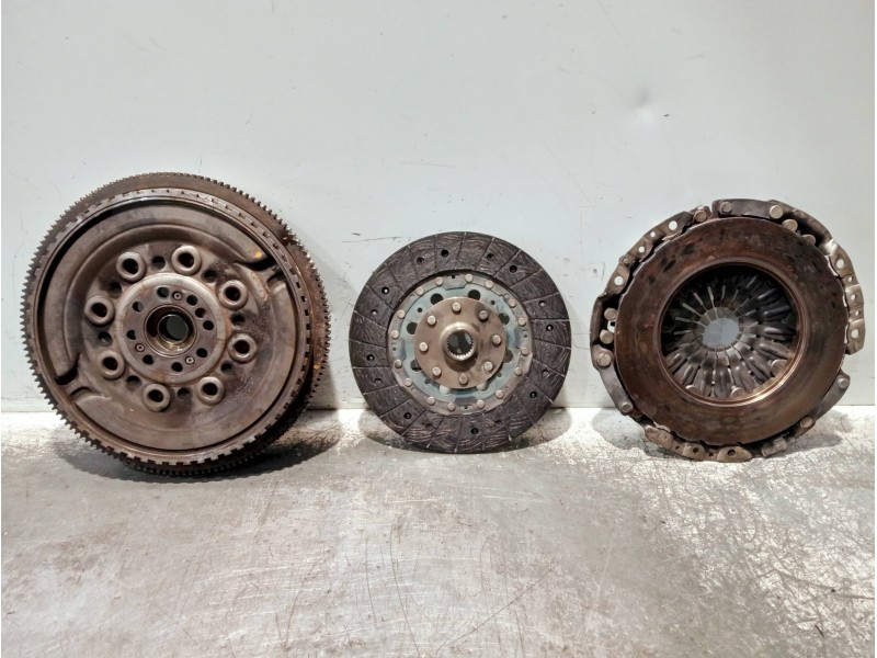Recambio de kit embrague para ssangyong actyon 2.0 td cat referencia OEM IAM 3000951393 A6650302205 