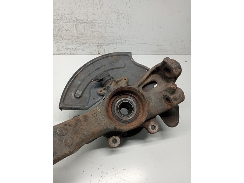 Recambio de mangueta delantera izquierda para audi a4 avant (b5) 1.9 tdi referencia OEM IAM 8D0407257  