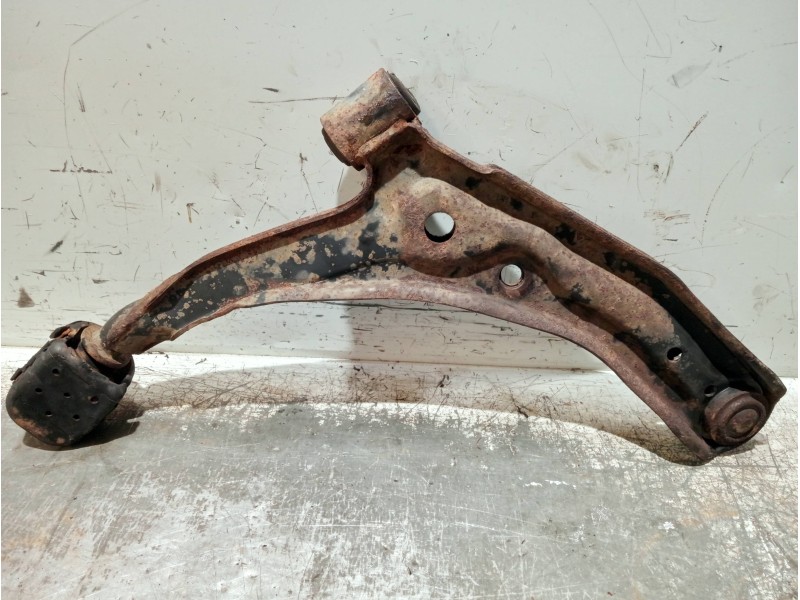 Recambio de brazo suspension inferior delantero izquierdo para nissan sunny berlina (n14) referencia OEM IAM   