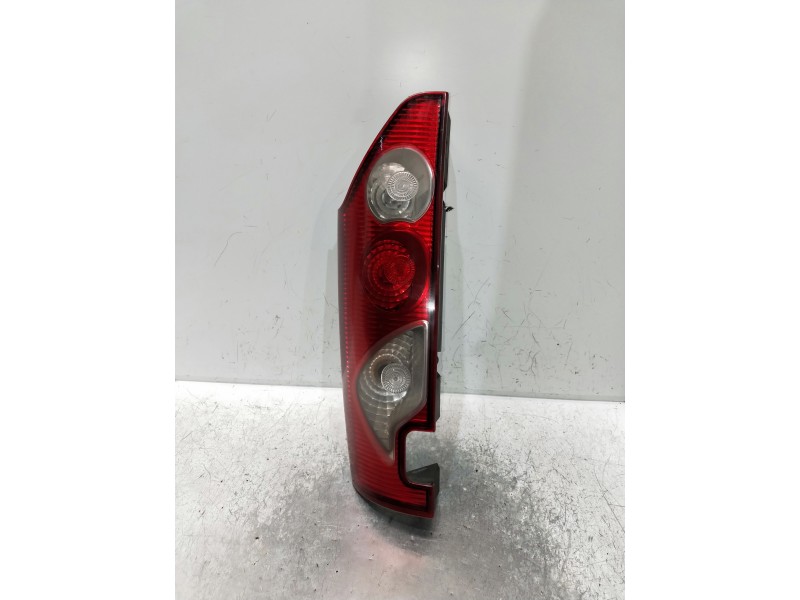 Recambio de piloto trasero derecho para renault kangoo profesional referencia OEM IAM 8200419945  