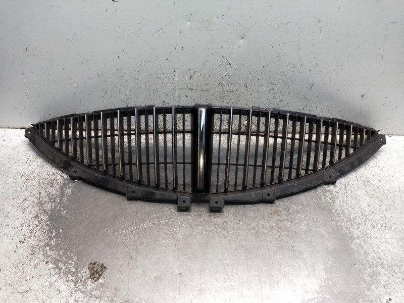 Recambio de rejilla delantera para ssangyong actyon 2.0 td cat referencia OEM IAM   