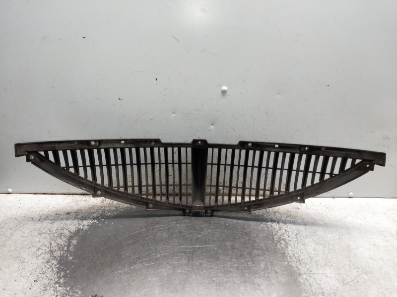 Recambio de rejilla delantera para ssangyong actyon 2.0 td cat referencia OEM IAM   