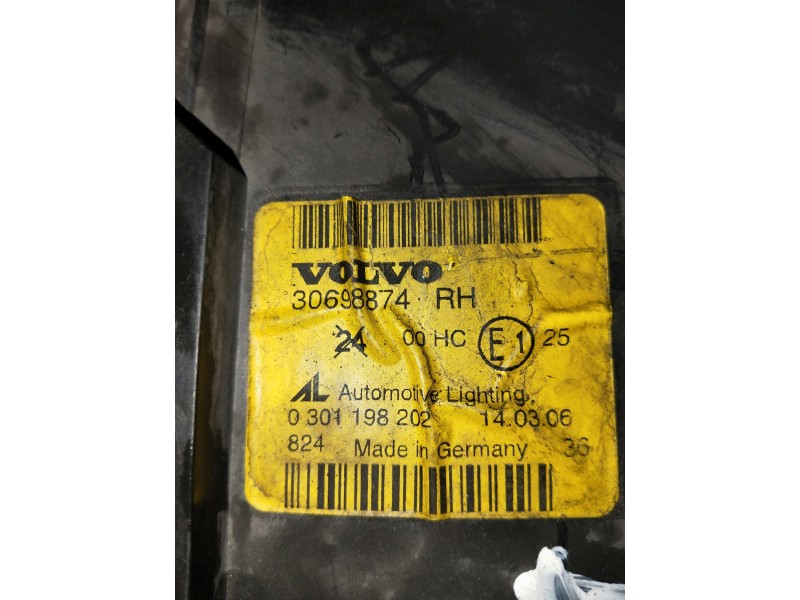 Recambio de faro derecho para volvo s40 berlina 2.0 d kinetic referencia OEM IAM 30698874 0301198202 