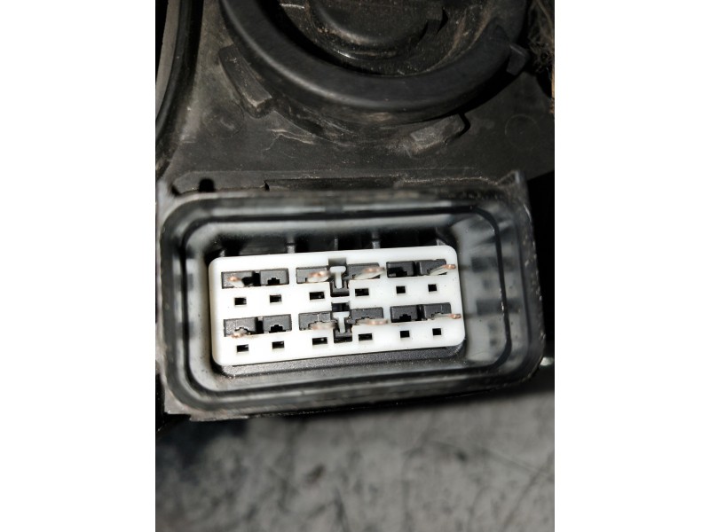 Recambio de faro derecho para volvo s40 berlina 2.0 d kinetic referencia OEM IAM 30698874 0301198202 