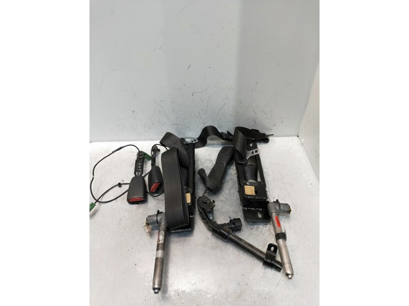 Recambio de juego cinturones delantero para volvo s40 berlina 2.0 d kinetic referencia OEM IAM   4P