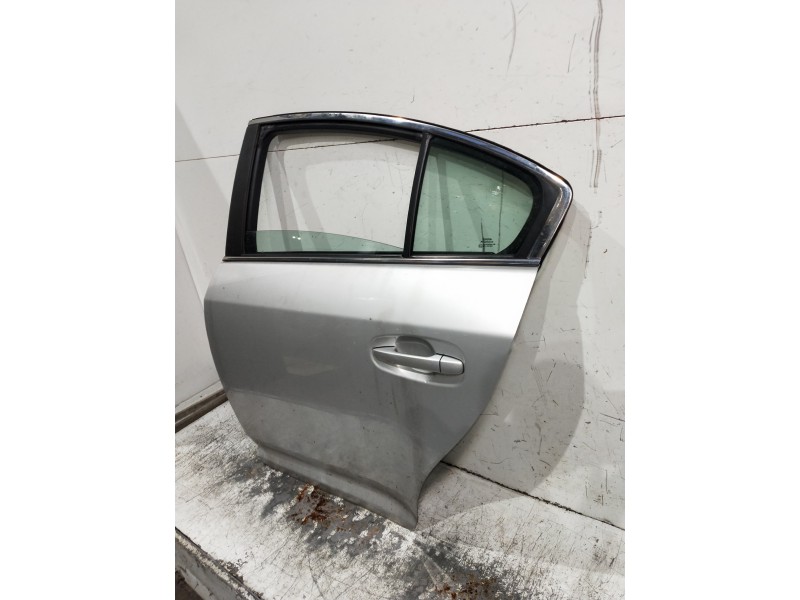 Recambio de puerta trasera izquierda para toyota avensis (t27) 2.0 d-4d cat referencia OEM IAM   
