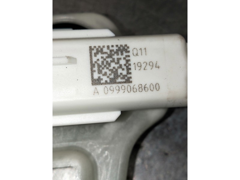 Recambio de motor cierre centralizado porton para mercedes clase b (w247) b 200 d referencia OEM IAM A0999068600  5P