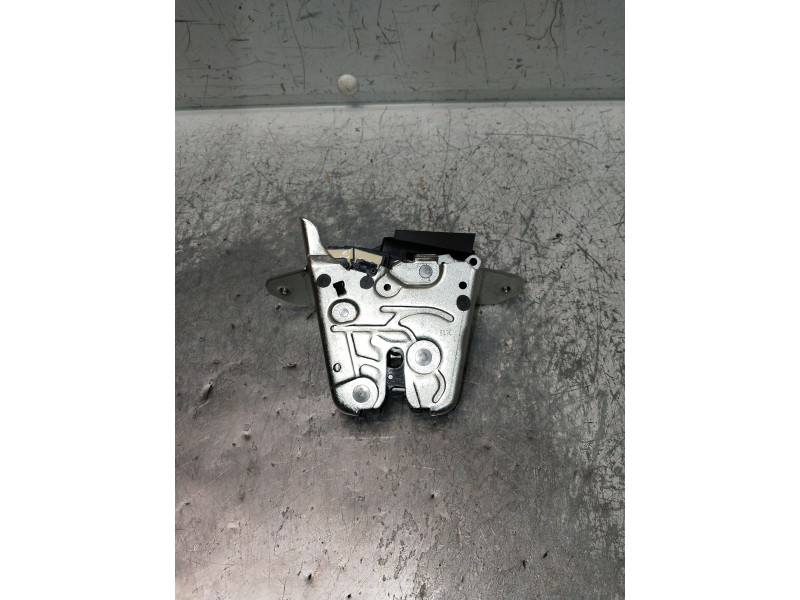 Recambio de motor cierre centralizado porton para mercedes clase b (w247) b 200 d referencia OEM IAM A0997400600  5P