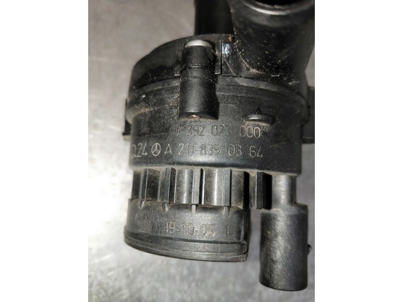 Recambio de bomba agua para mercedes clase b (w247) b 200 d referencia OEM IAM A2118350364 0392023000 