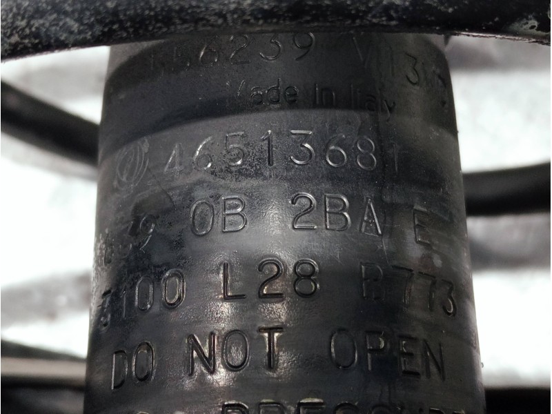 Recambio de amortiguador delantero derecho para lancia lybra berlina 1.9 jtd lx referencia OEM IAM 46513681 8390B2BAE 