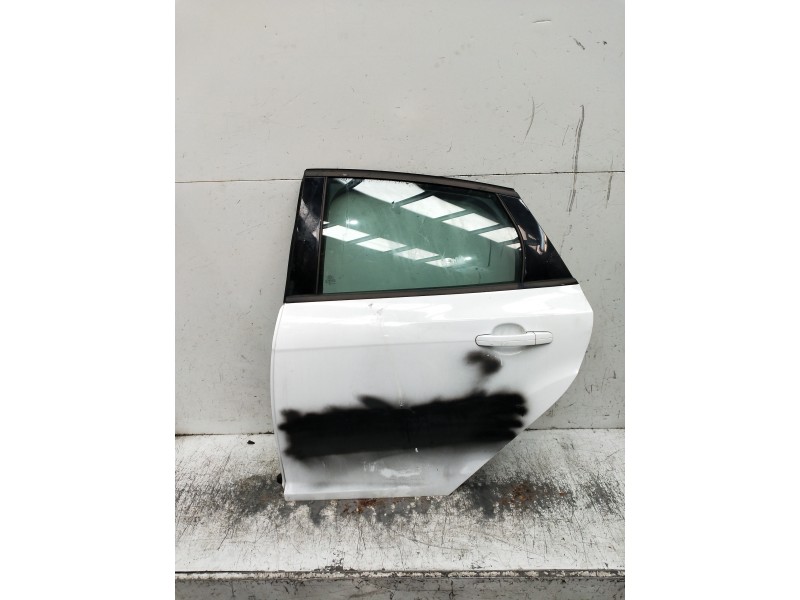 Recambio de puerta trasera izquierda para ford focus lim. (cb8) ambiente referencia OEM IAM   5P