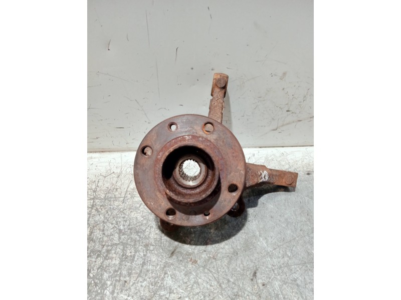 Recambio de mangueta delantera derecha para renault 9 1.4 gtl avenue referencia OEM IAM   