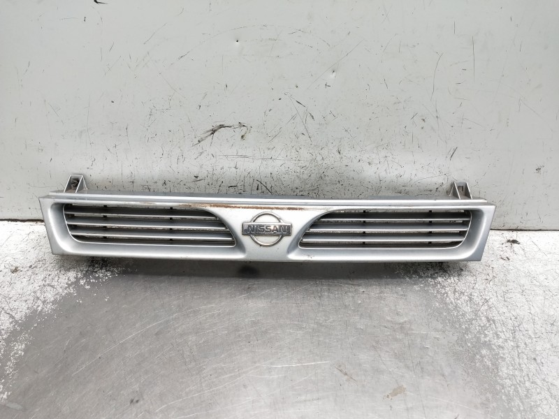 Recambio de rejilla delantera para nissan sunny berlina (n14) referencia OEM IAM   