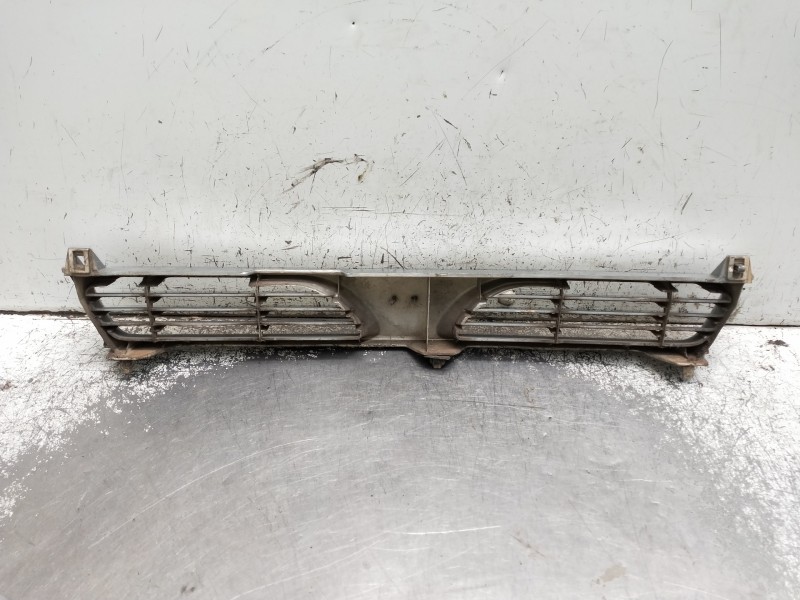 Recambio de rejilla delantera para nissan sunny berlina (n14) referencia OEM IAM   