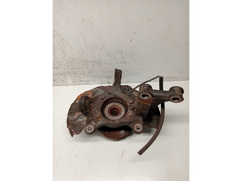 Recambio de mangueta delantera izquierda para toyota avensis (t27) 2.0 d-4d cat referencia OEM IAM   