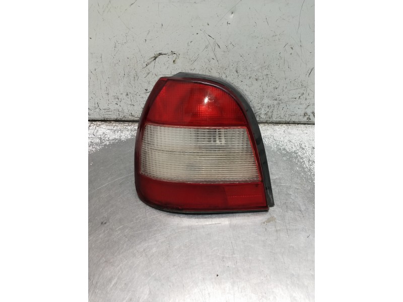 Recambio de piloto trasero izquierdo para nissan sunny berlina (n14) referencia OEM IAM   