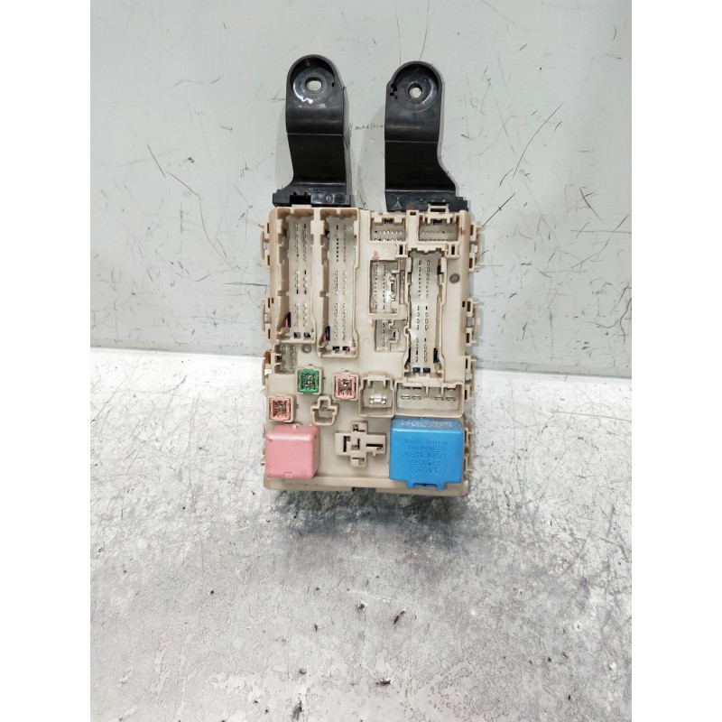 Recambio de caja reles / fusibles para toyota avensis (t27) 2.0 d-4d cat referencia OEM IAM 8273005D20 391413B07 