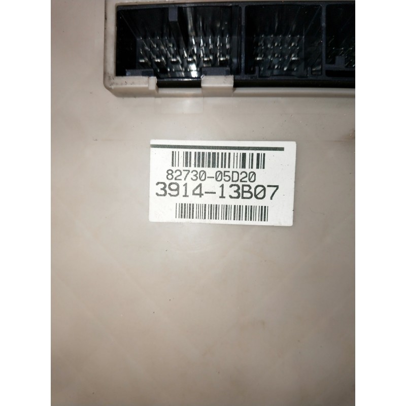 Recambio de caja reles / fusibles para toyota avensis (t27) 2.0 d-4d cat referencia OEM IAM 8273005D20 391413B07 