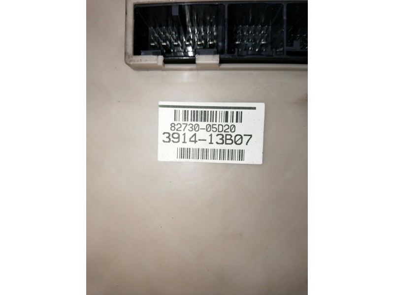 Recambio de caja reles / fusibles para toyota avensis (t27) 2.0 d-4d cat referencia OEM IAM 8273005D20 391413B07 