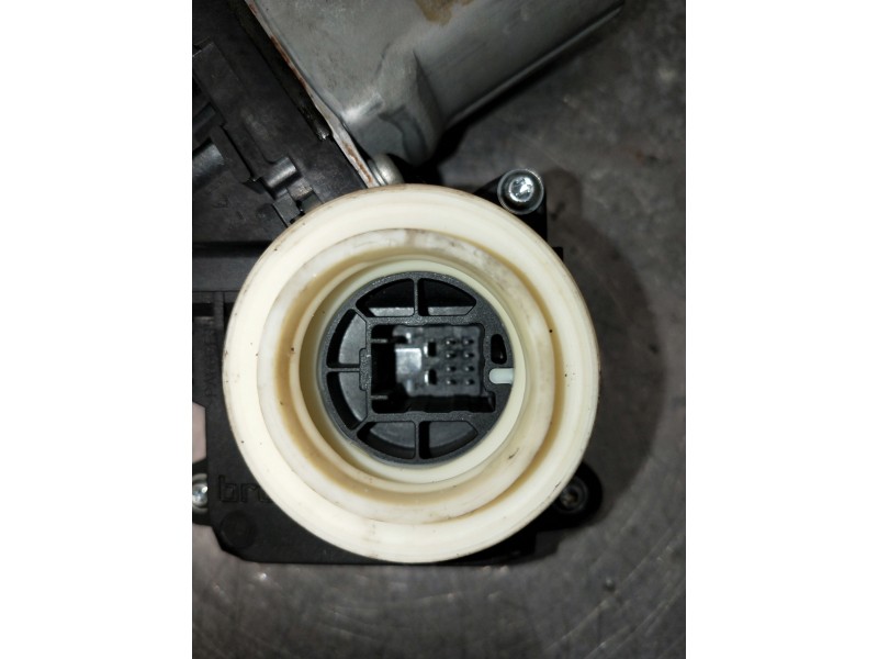 Recambio de elevalunas trasero derecho para toyota avensis (t27) 2.0 d-4d cat referencia OEM IAM 8570202020  4P