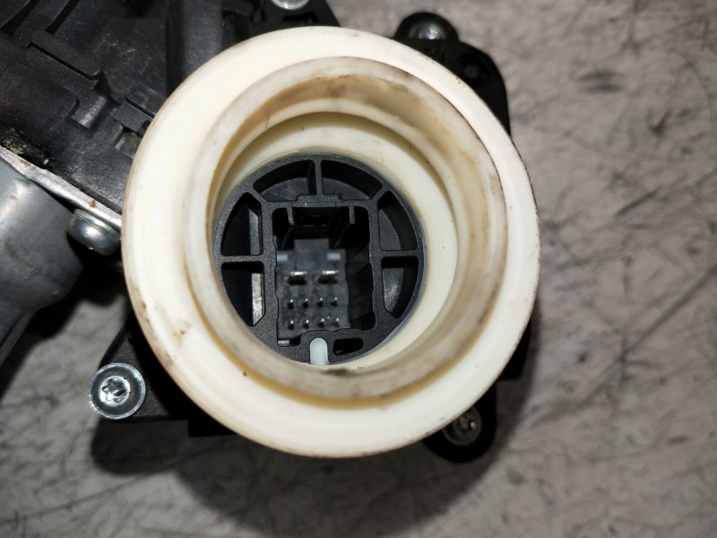 Recambio de elevalunas delantero derecho para toyota avensis (t27) 2.0 d-4d cat referencia OEM IAM 8570102010 961920101 4P