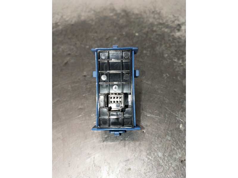 Recambio de mando elevalunas delantero derecho para toyota avensis (t27) 2.0 d-4d cat referencia OEM IAM 8481005070  