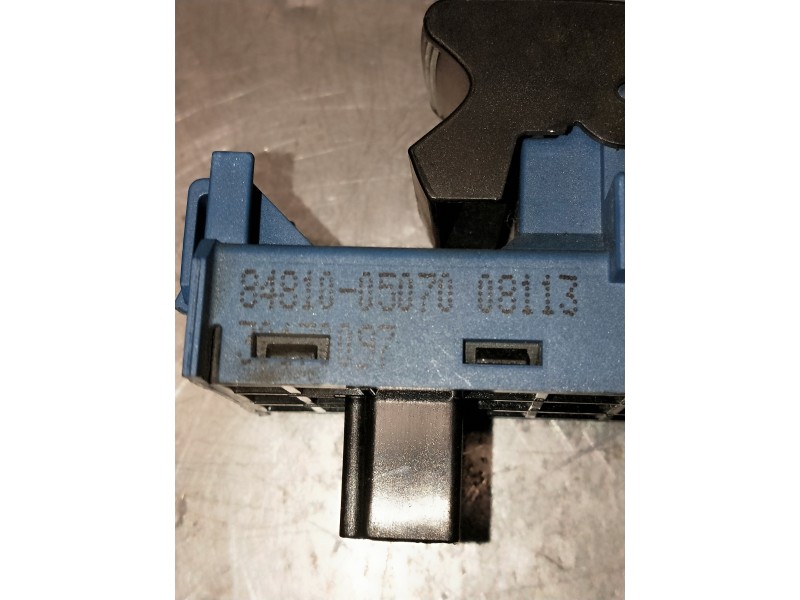 Recambio de mando elevalunas delantero derecho para toyota avensis (t27) 2.0 d-4d cat referencia OEM IAM 8481005070  