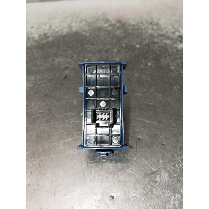 Recambio de mando elevalunas trasero derecho para toyota avensis (t27) 2.0 d-4d cat referencia OEM IAM 8481005070  