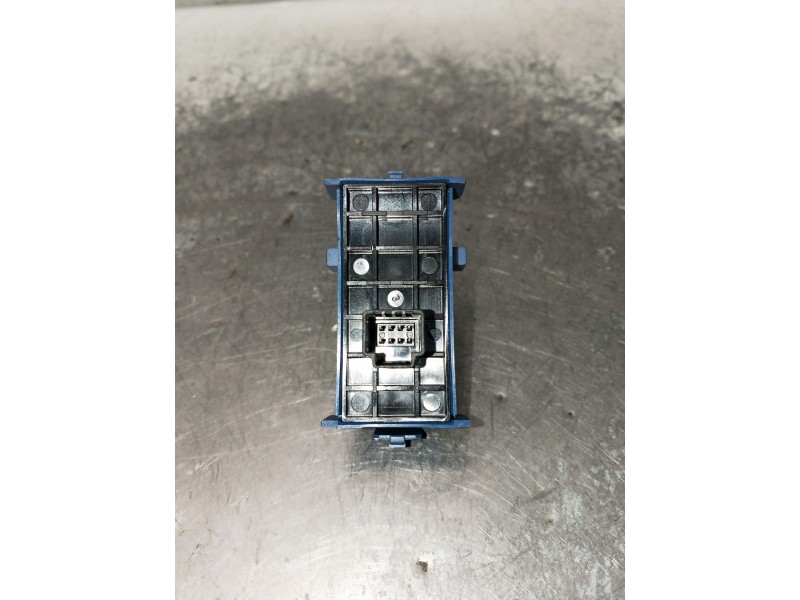 Recambio de mando elevalunas trasero derecho para toyota avensis (t27) 2.0 d-4d cat referencia OEM IAM 8481005070  