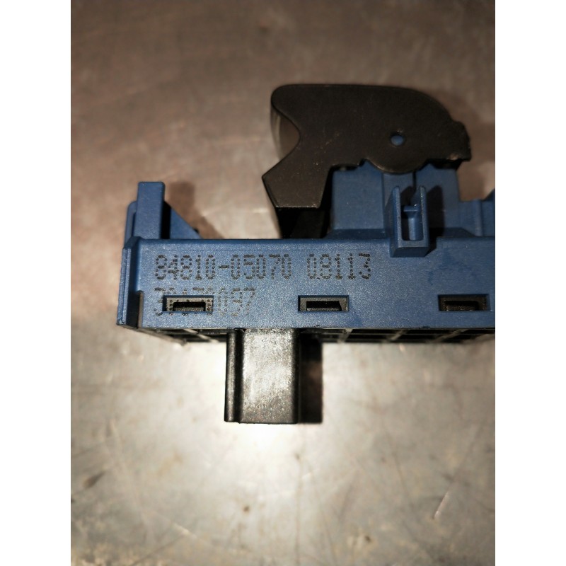 Recambio de mando elevalunas trasero derecho para toyota avensis (t27) 2.0 d-4d cat referencia OEM IAM 8481005070  