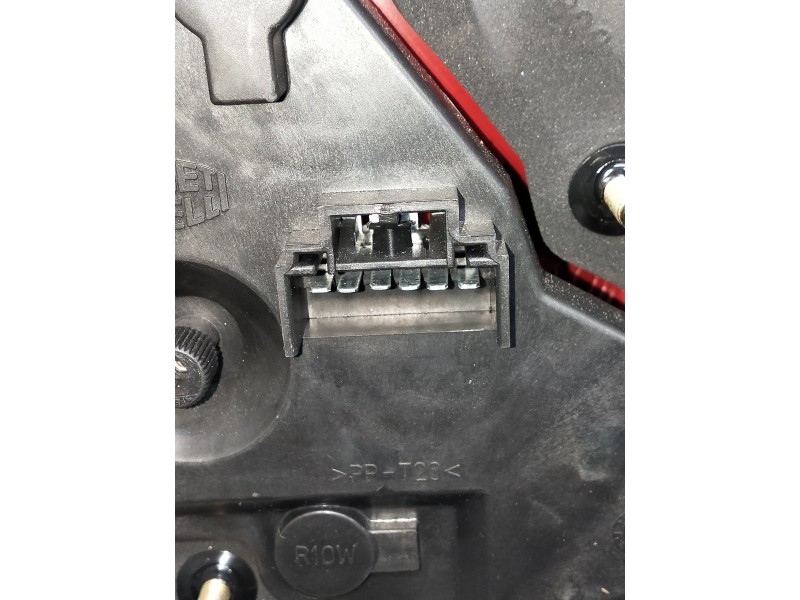 Recambio de piloto trasero derecho para lancia lybra berlina 1.9 jtd lx referencia OEM IAM   