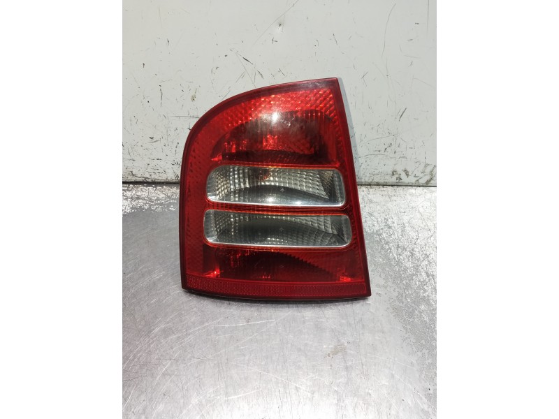 Recambio de piloto trasero izquierdo para skoda octavia berlina (1u2) referencia OEM IAM 1U6945095  