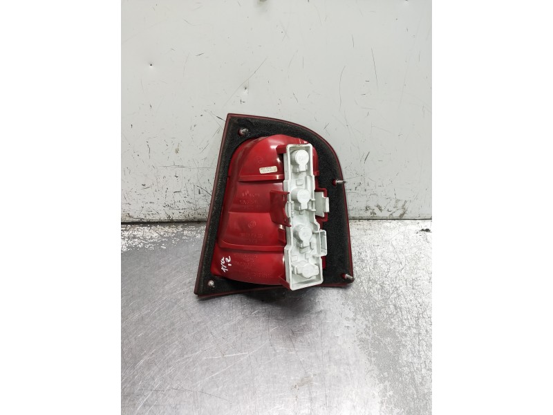 Recambio de piloto trasero izquierdo para skoda octavia berlina (1u2) referencia OEM IAM 1U6945095  