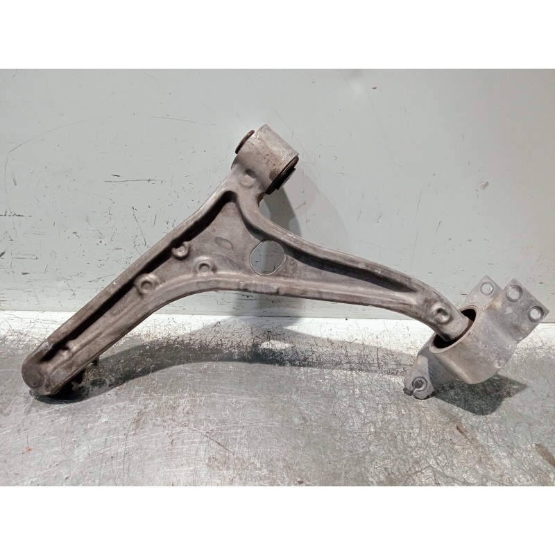 Recambio de brazo suspension inferior delantero derecho para mercedes clase b (w247) b 200 d referencia OEM IAM A2473331600  