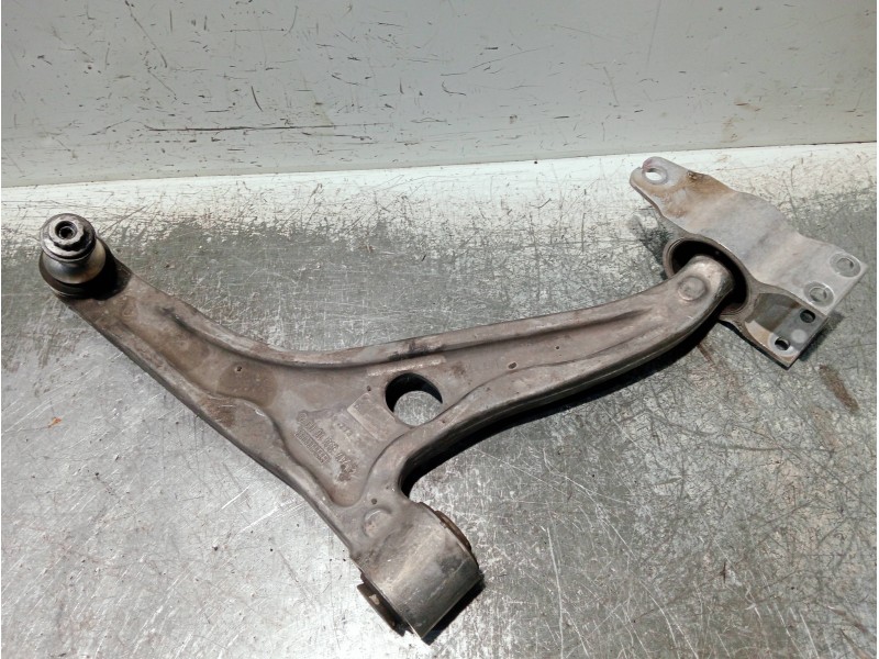 Recambio de brazo suspension inferior delantero derecho para mercedes clase b (w247) b 200 d referencia OEM IAM A2473331600  