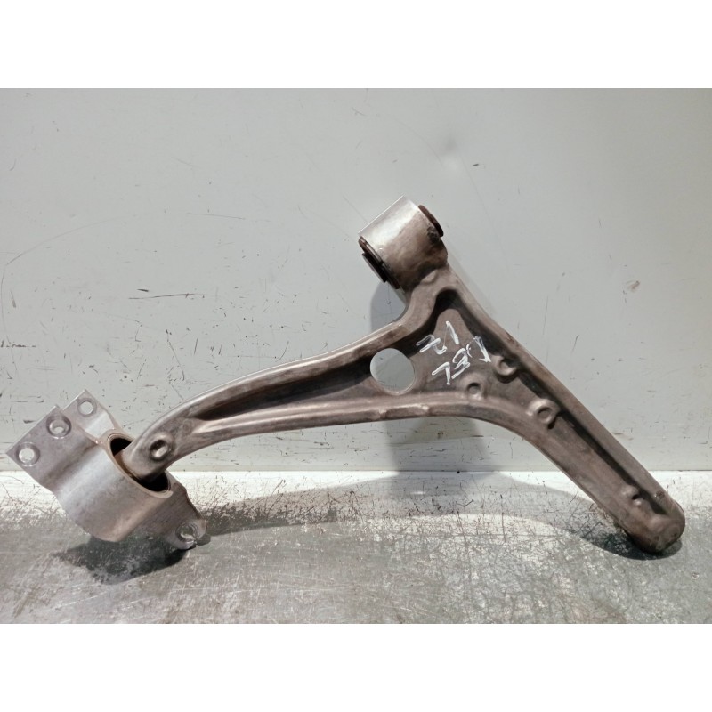 Recambio de brazo suspension inferior delantero izquierdo para mercedes clase b (w247) b 200 d referencia OEM IAM A2473331500  