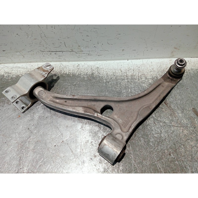 Recambio de brazo suspension inferior delantero izquierdo para mercedes clase b (w247) b 200 d referencia OEM IAM A2473331500  