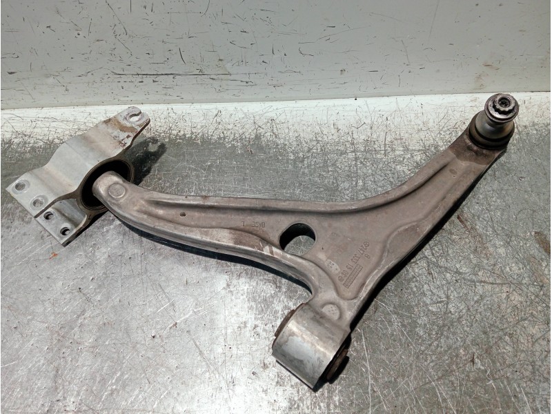 Recambio de brazo suspension inferior delantero izquierdo para mercedes clase b (w247) b 200 d referencia OEM IAM A2473331500  