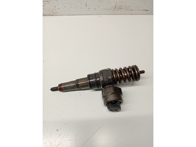 Recambio de inyector para volkswagen golf iv berlina (1j1) referencia OEM IAM 0414720015 038130073J BOSCH
