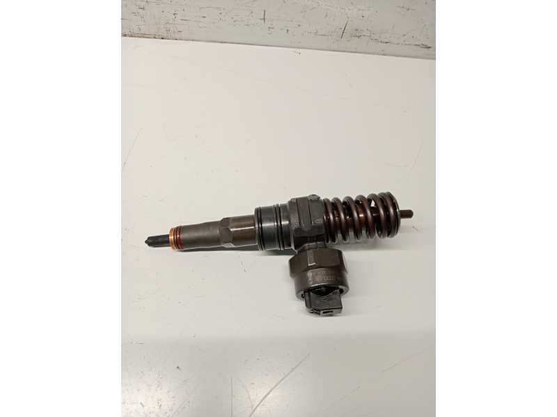 Recambio de inyector para volkswagen golf iv berlina (1j1) referencia OEM IAM 0414720015 038130073J BOSCH