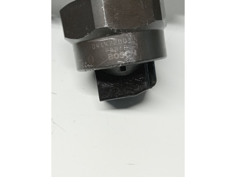 Recambio de inyector para volkswagen golf iv berlina (1j1) referencia OEM IAM 0414720015 038130073J BOSCH