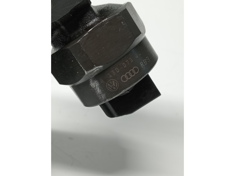 Recambio de inyector para volkswagen golf iv berlina (1j1) referencia OEM IAM 0414720015 038130073J BOSCH