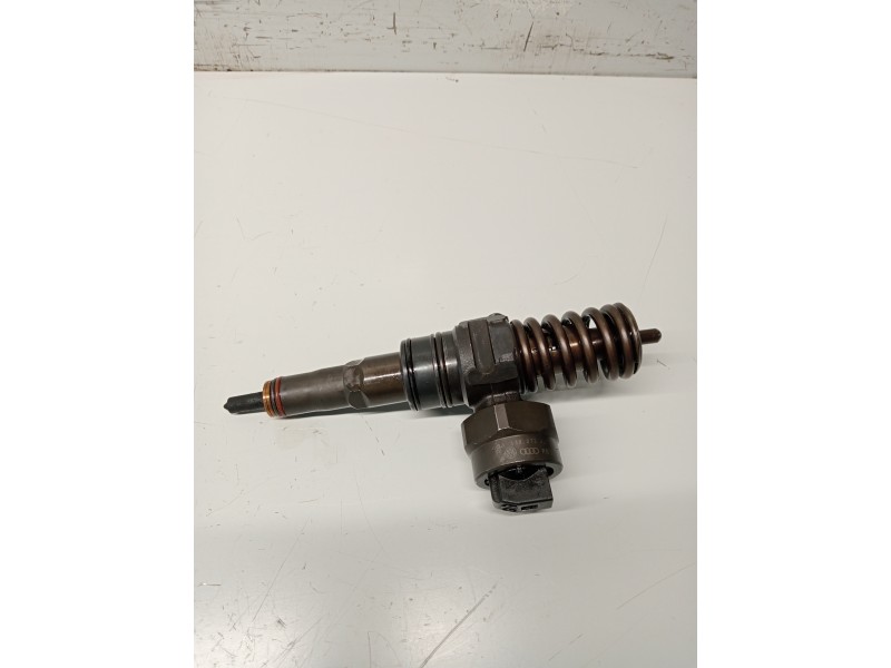 Recambio de inyector para volkswagen golf iv berlina (1j1) referencia OEM IAM 0414720015 038130073J BOSCH