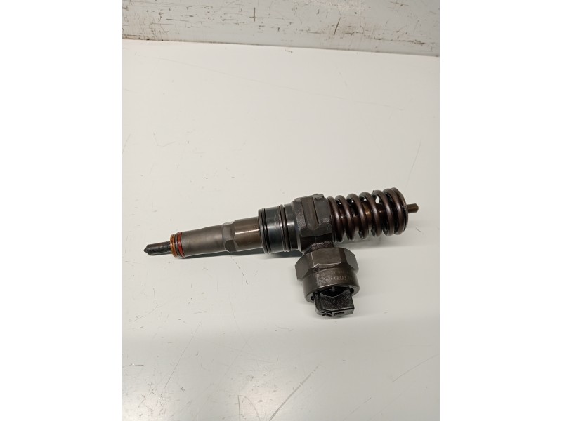 Recambio de inyector para volkswagen golf iv berlina (1j1) referencia OEM IAM 0414720015 038130073J BOSCH