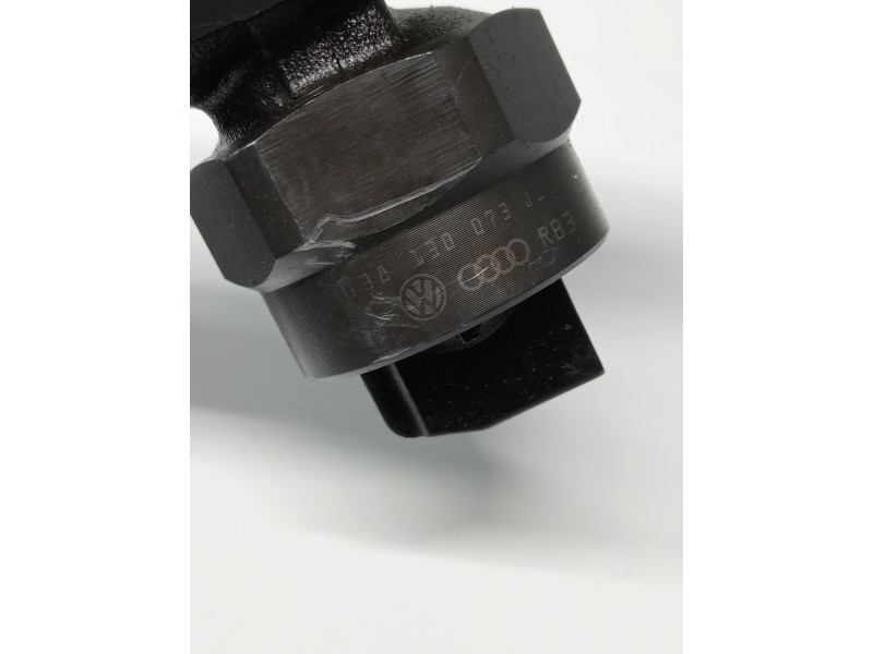 Recambio de inyector para volkswagen golf iv berlina (1j1) referencia OEM IAM 0414720015 038130073J BOSCH