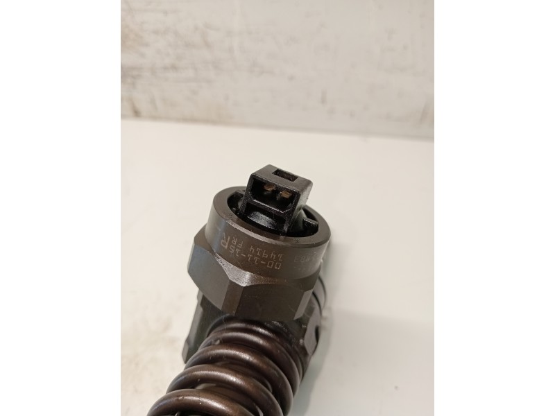 Recambio de inyector para volkswagen golf iv berlina (1j1) referencia OEM IAM 0414720015 038130073J BOSCH