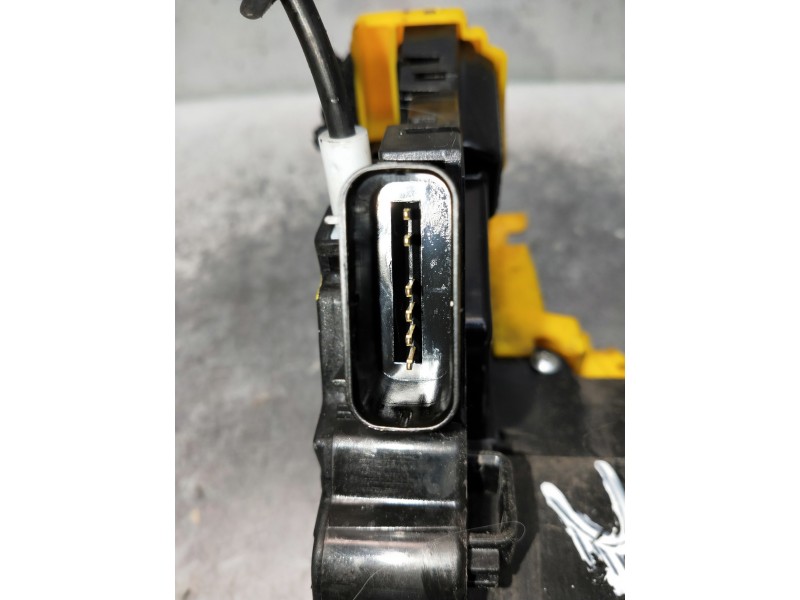 Recambio de motor cierre centralizado delantero izquierdo para kia ceed referencia OEM IAM 81310A2400  5P